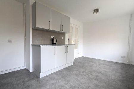 3 bedroom end of terrace house to rent - Photo 4