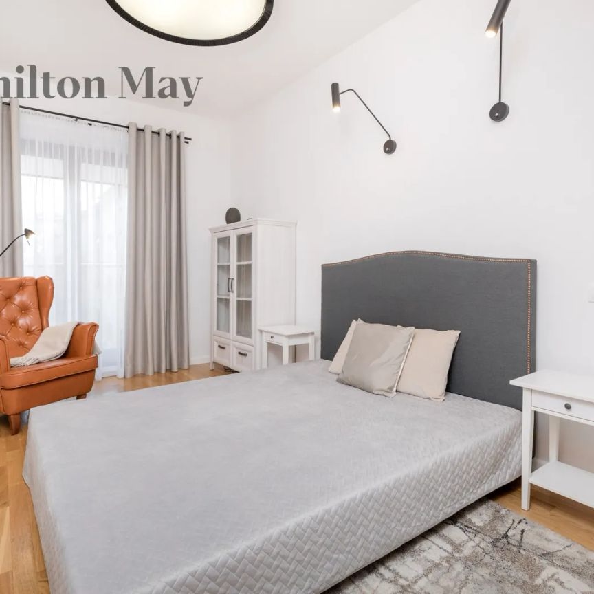 3 pokojowy, świeżo odremontowany apartament z balkonem, miejscem garażowym i komórką lokatorską w prestiżowym budynku Nowy Świat - Zdjęcie 1