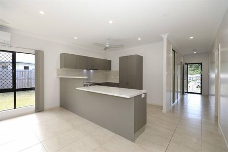Quality Air Conditioned Modern Home near Mountains - Photo 2