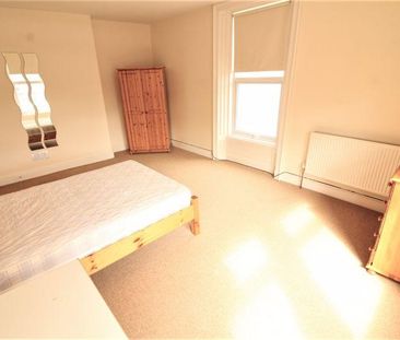 4 bedroom maisonette to rent - Photo 4