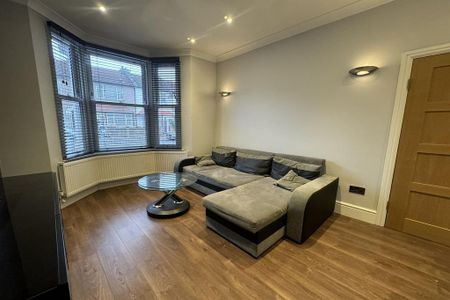 3 bedroom terraced house to rent - Photo 3