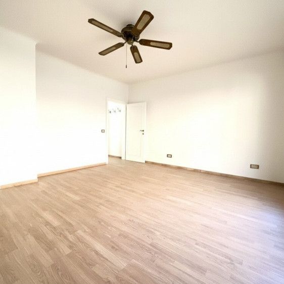 IM HERZEN NUSSDORFS I Urban trifft Weinberge – Modernes Single-Apartment mit Balkon und Heurigen um die Ecke - Foto 1