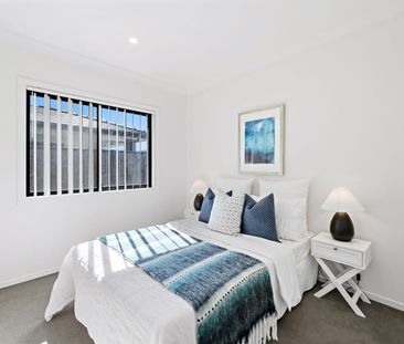 Expansive Family Home in a Prime Gables Location - Photo 2