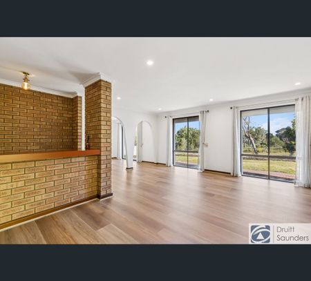11 Peckham Crescent, Kingsley, WA 6026 - Photo 3