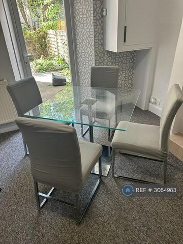 4 bedroom terraced house to rent - Photo 2