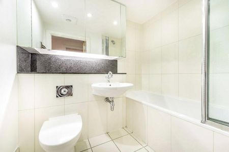 St. George Wharf, London, SW8 2JE - Photo 5