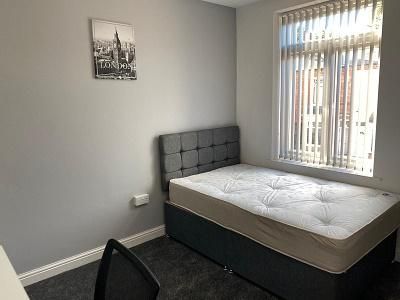 4 bedroom terraced house to rent - Photo 4