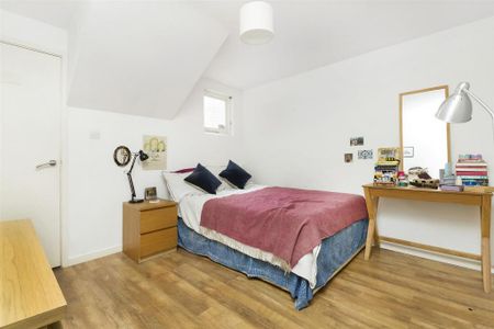 3 bedroom flat to rent - Photo 3