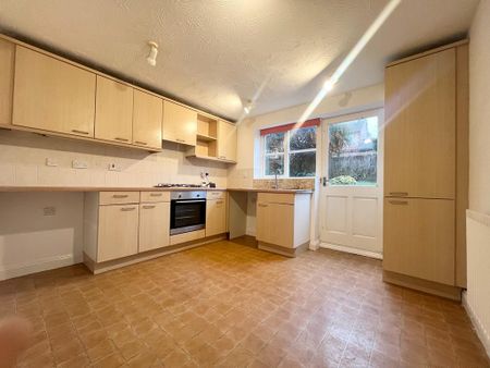 3 bedroom semi-detached house to rent - Photo 4