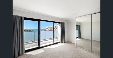 Beachfront living with spectacular coastal views - Photo 2