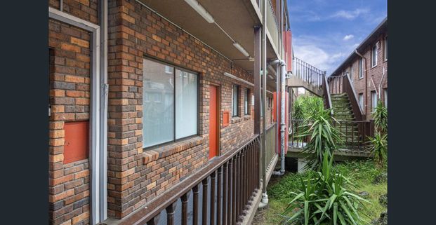 Coastal Living & Convenience – 2-Bedroom Apartment for Lease! - Photo 1