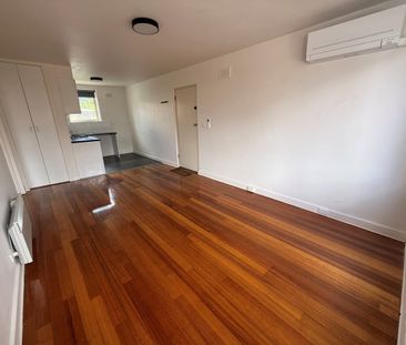 RENOVATED GROUND FLOOR APARTMENT - Photo 1