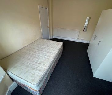 3 Bed Semi-Detached House, Broadlands Road, SO17 - Photo 5