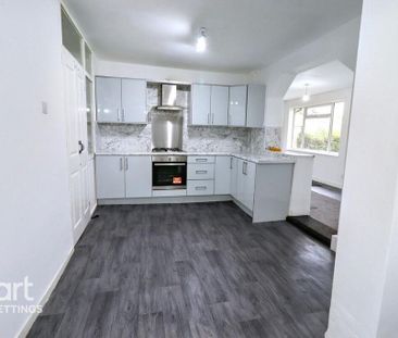 3 bedroom semi-detached house to rent - Photo 3