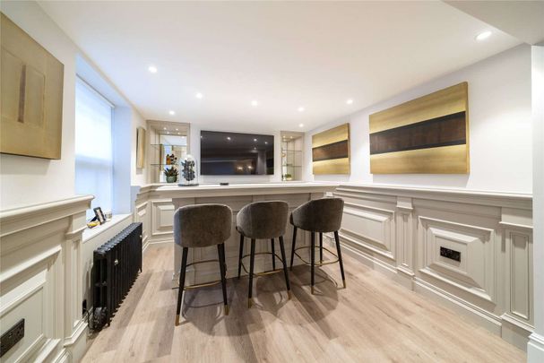 Unique Georgian terraced house which has been exceptionally restored to a high standard. - Photo 1