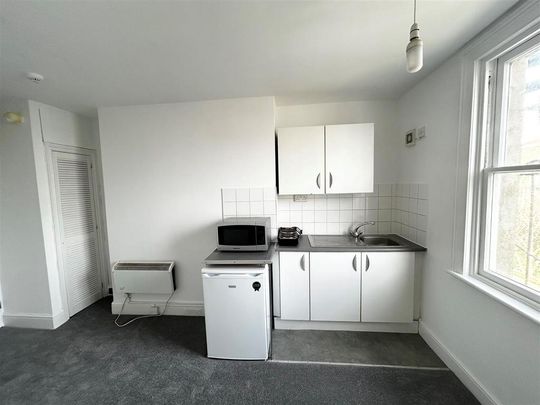 Studio to rent - Photo 1
