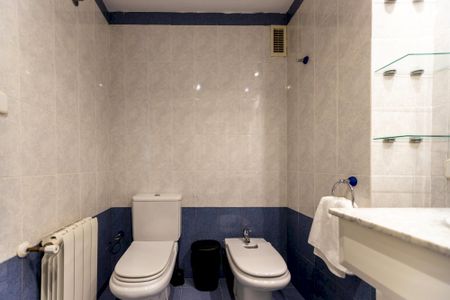 Spacious room with balcony in Valencia. - Photo 4