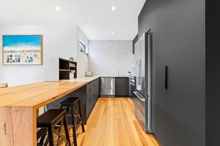 Modern Beachside Living - Photo 2
