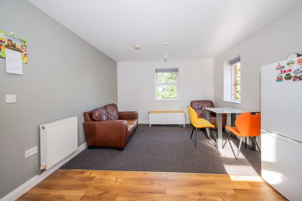 Apt 1, 2 Deramore Drive, Belfast, BT9 5JQ - Photo 1