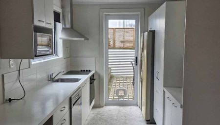 Furnished Inner City Spacious Home - Photo 5