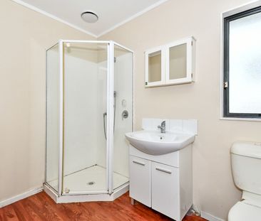 Tidy Three-Bedroom Home - Photo 5