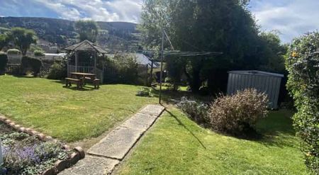 Bright 2-Bedroom Home in Wakari - Photo 2