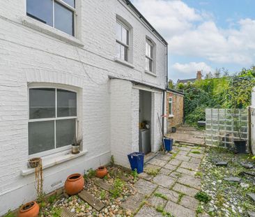 2 bedroom end of terrace house to rent - Photo 3