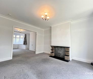 3 bedroom house - semi-detached - Photo 2