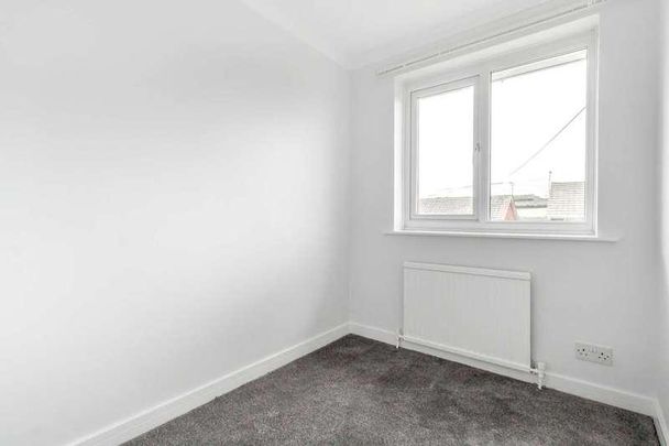 Topcliffe Court, Leeds, LS27 - Photo 1