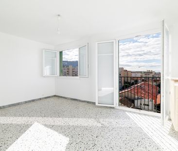 Location Appartement 3 pièces 56m² NICE 06300 - Photo 2