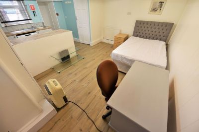 1 bedroom Studio in Cardigan Road, Leeds - Photo 5
