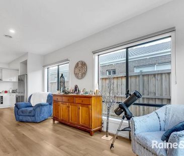 Low maintenance & Location - Photo 1