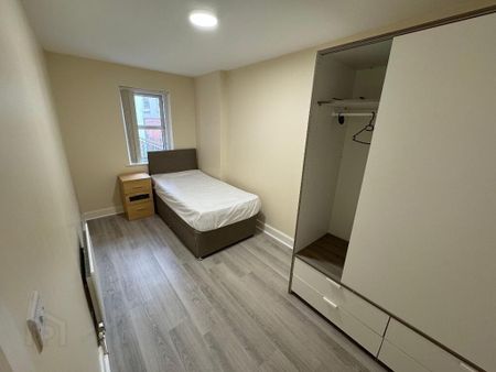 207 College Court Central, 56 King Street, Belfast, BT1 6BZ - Photo 3