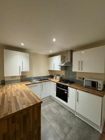4 bedroom apartment to rent - Photo 2