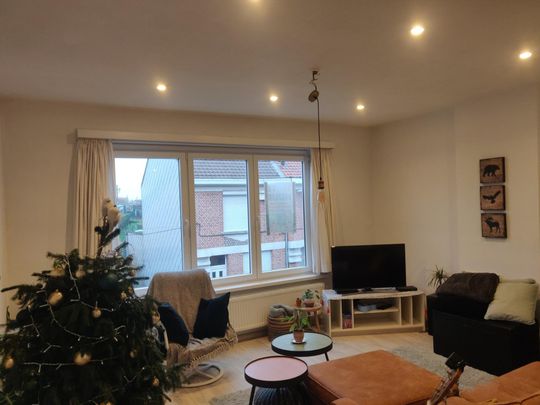 - Belsele – Appartement met 2 slaapkamers en terras. - Photo 1