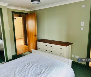 1 bedroom in a flat share to rent - Photo 2