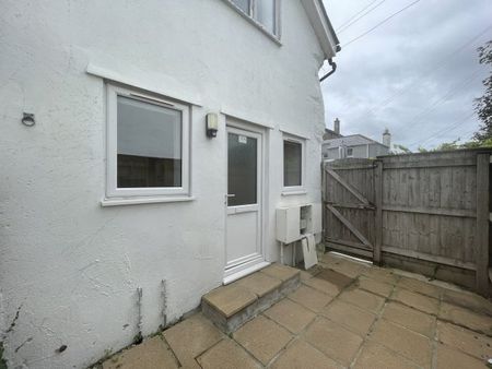 Pool, Redruth, TR15 - Photo 2