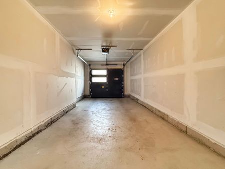 For Lease - 922 Isaac Phillips Way, Newmarket, Ontario - Photo 5