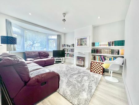 4 Bed Semi-Detached House, Mossville Gardens, SM4 - Photo 2