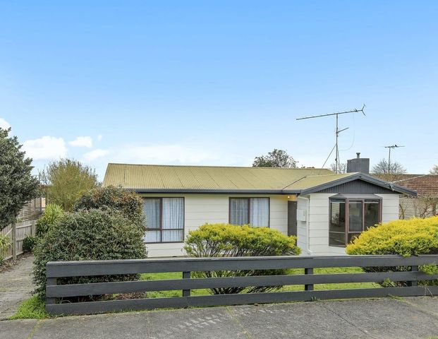 3 Bedroom home in Newborough - Photo 1