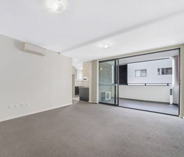 This apartment is sure to impress!!! - Photo 1