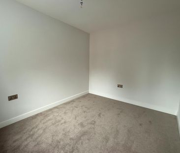 3 bedroom House To Let Total Size: 1045 SQ FT - Photo 3