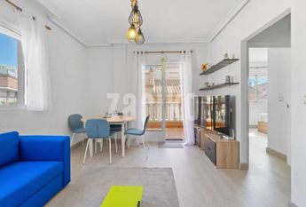 Bright two-bedroom apartment just a stone-throw from the beach