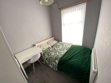 4 bedroom terraced house to rent - Photo 4