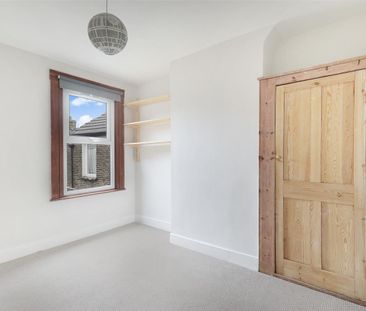 3 Bedroom House - End Terrace To Let - Photo 3