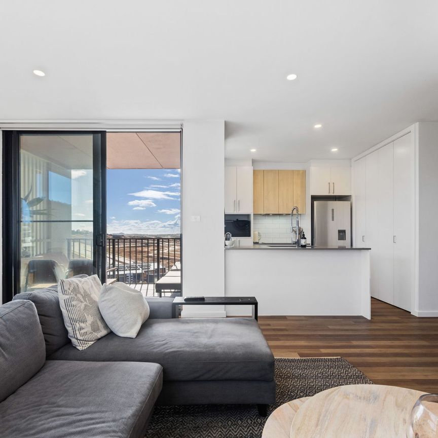 Luxurious Open-Plan Living in the heart of Denman Prospect - Photo 1