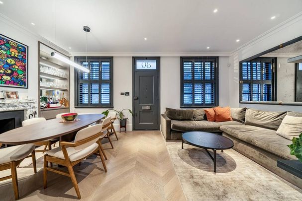 3 bedroom mews to rent - Photo 1