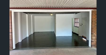 Spacious & Comfortable Double Brick Family Home - Photo 3