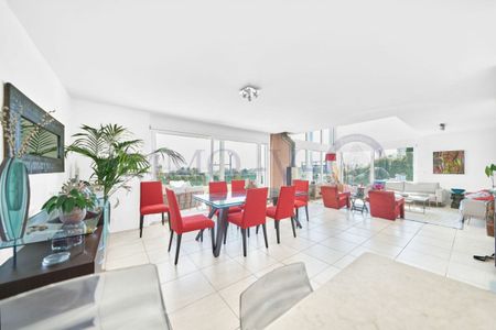 LUXURY WITH LARGE GARDEN AND LAKE VIEW - Photo 5