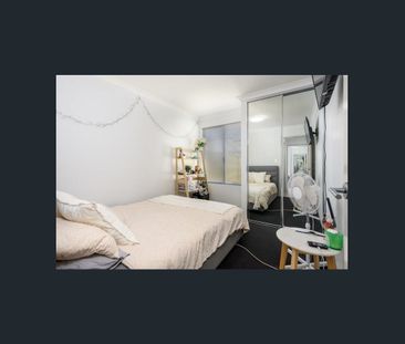 Light and bright family home! - Photo 6